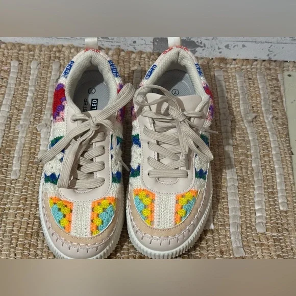 Crochet platform fashion sneakers. - Picture 10 of 14